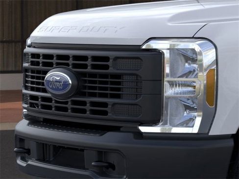 New 2026 Ford F250 XL w/ FX4 Off-Road Package image 17
