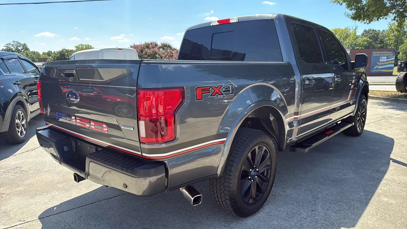 Used 2019 Ford F150 Lariat w/ Equipment Group 502A Luxury AWD/4WD image 5