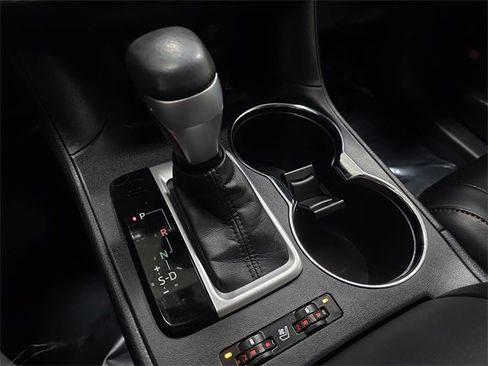 Used 2015 Toyota Highlander Limited image 24