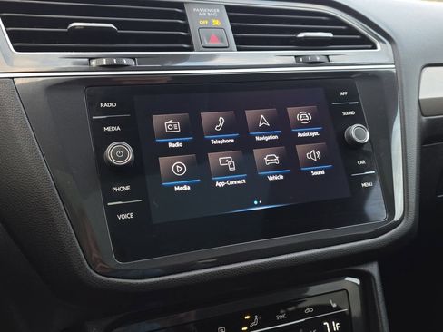 Used 2024 Volkswagen Tiguan SE FWD image 21