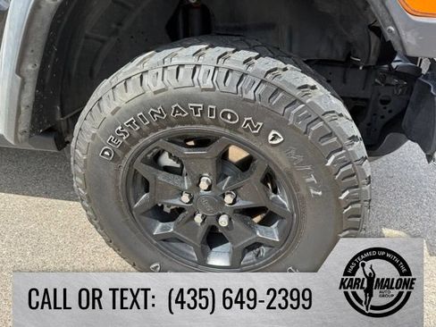 Used 2023 Jeep Wrangler Unlimited w/ Cold Weather Group AWD/4WD image 9