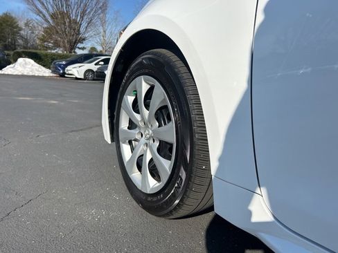 Used 2025 Toyota Corolla LE image 9