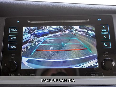 Used 2016 Toyota Sienna XLE image 6