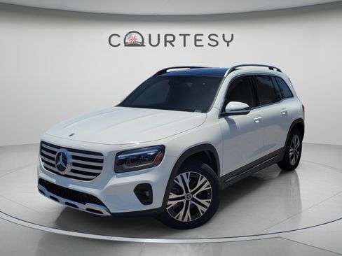 Used 2026 Mercedes-Benz GLB 250 image 1