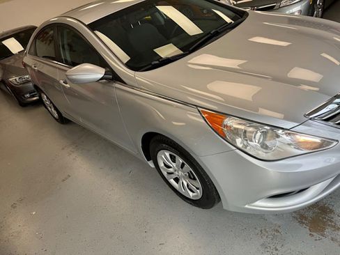 Used 2011 Hyundai Sonata GLS image 3