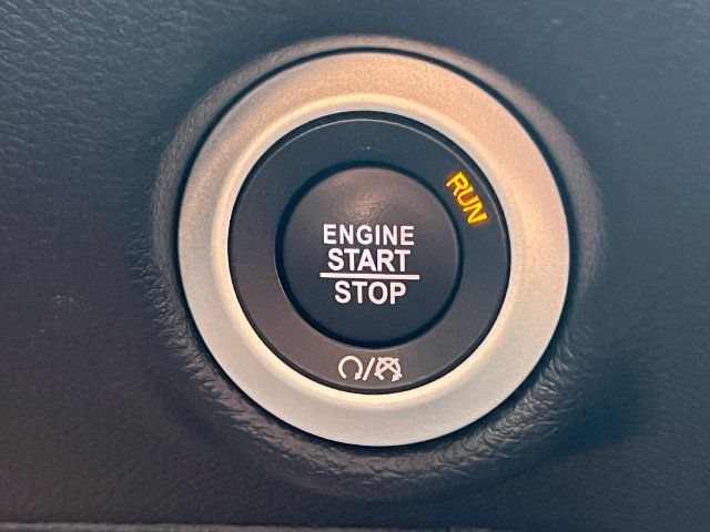 Used 2025 Chrysler Pacifica Select FWD image 33