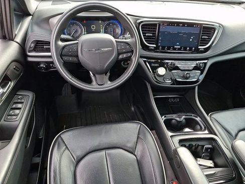 Used 2021 Chrysler Pacifica Limited w/ S Appearance Package image 12