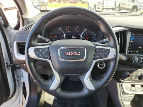 Used 2023 GMC Terrain SLT image 17