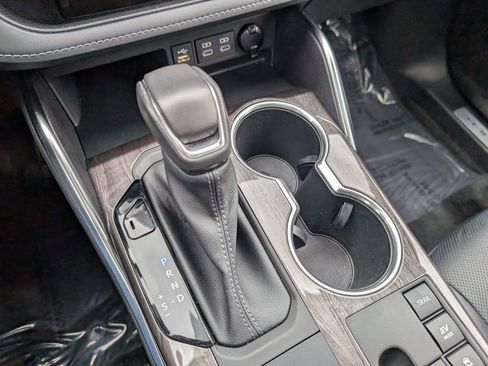 Used 2023 Toyota Highlander Limited AWD/4WD image 25