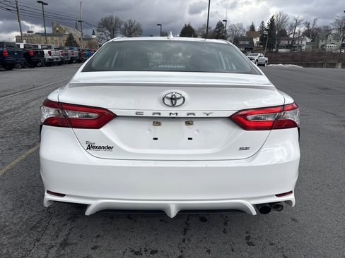 Used 2020 Toyota Camry SE image 3