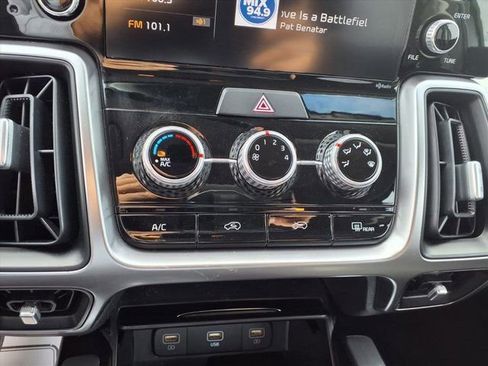 Used 2023 Kia Sorento LX image 16