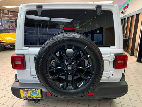 Used 2025 Jeep Wrangler Unlimited Sahara w/ Safety Group AWD/4WD image 7