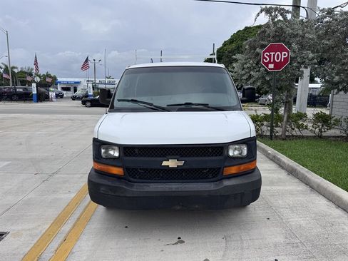 Used 2015 Chevrolet Express 2500 RWD image 2