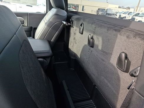 Used 2024 RAM 2500 Tradesman w/ Chrome Appearance Group image 10