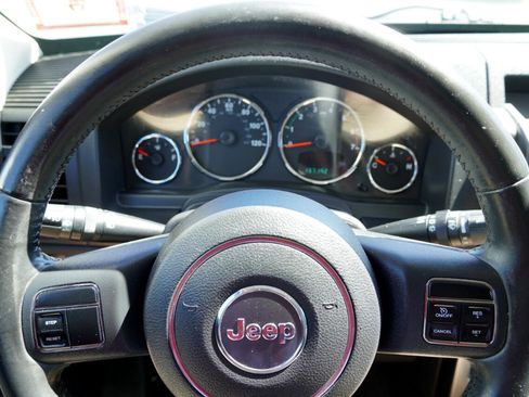 Used 2011 Jeep Liberty Sport image 23