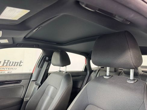 Used 2025 Honda Civic Sport image 4