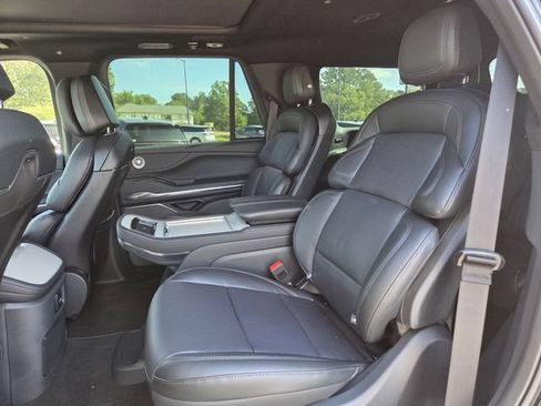 New 2026 Lincoln Navigator Reserve w/ Jet Appearance Package AWD/4WD image 16