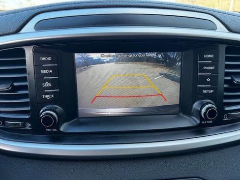 Used 2019 Kia Sorento L FWD image 57