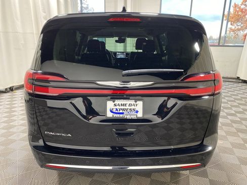Used 2024 Chrysler Pacifica Touring-L image 13