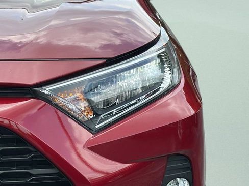 Used 2021 Toyota RAV4 XLE Premium FWD image 9