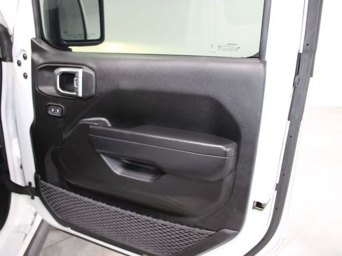 Used 2023 Jeep Gladiator Mojave AWD/4WD image 24
