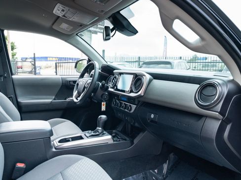 Used 2022 Toyota Tacoma SR5 AWD/4WD image 23