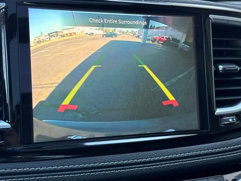 Used 2023 Chrysler Pacifica Limited FWD image 24
