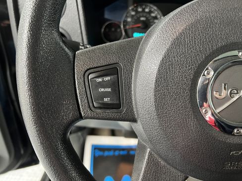 Used 2007 Jeep Commander Sport AWD/4WD image 19