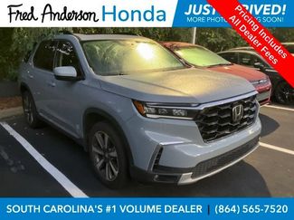 Used 2025 Honda Pilot Touring video 1