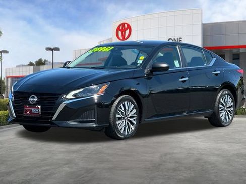 Used 2025 Nissan Altima 2.5 SV AWD/4WD image 9