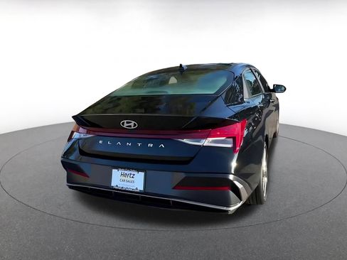 Used 2025 Hyundai Elantra SEL image 11