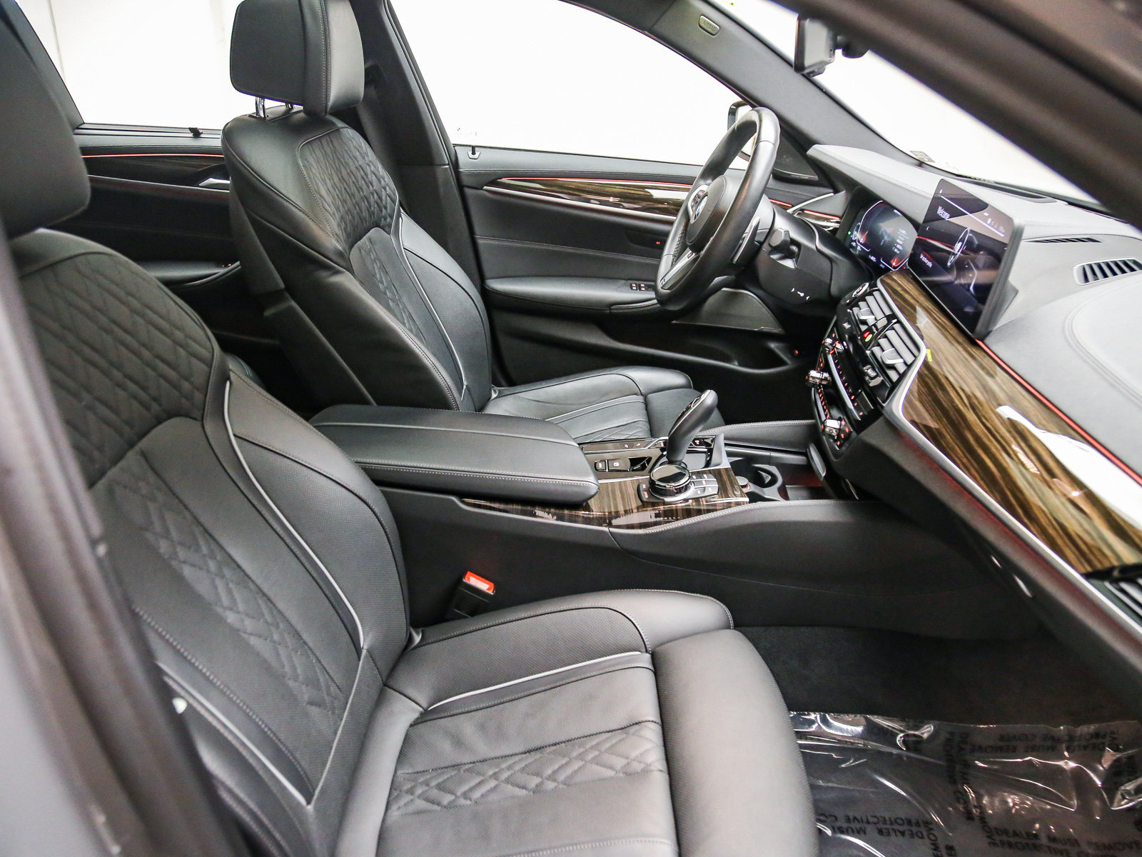 Used 2021 BMW M550i xDrive w/ Executive Package AWD/4WD image 17