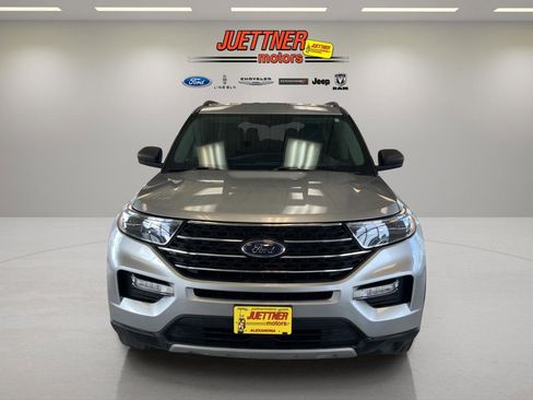 Used 2022 Ford Explorer XLT w/ Equipment Group 202A image 3