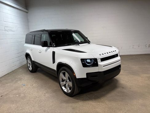 New 2026 Land Rover Defender 130 X-Dynamic SE AWD/4WD image 4