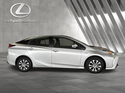 Used 2021 Toyota Prius XLE image 4
