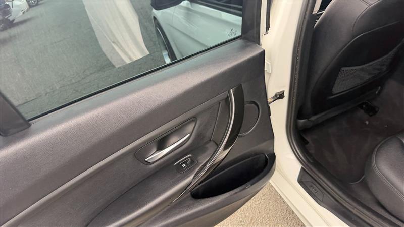Used 2014 BMW 335i xDrive Sedan AWD/4WD image 19