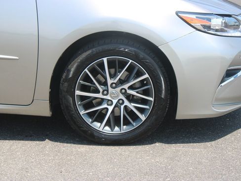 Used 2018 Lexus ES 350 w/ Luxury Package w/Wood Trim FWD image 12