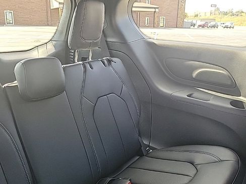 New 2026 Chrysler Pacifica Select image 14