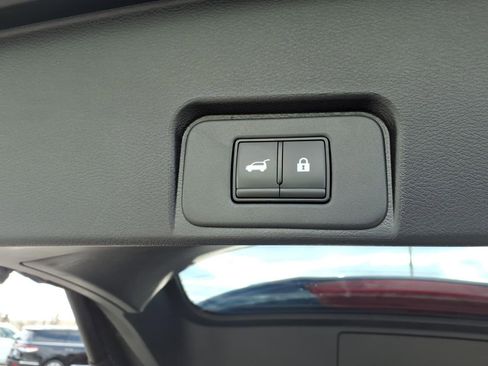 Used 2025 Nissan Rogue SV image 19