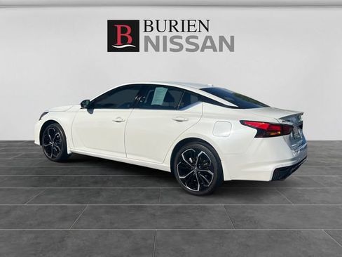 Used 2023 Nissan Altima 2.5 SR AWD/4WD image 3