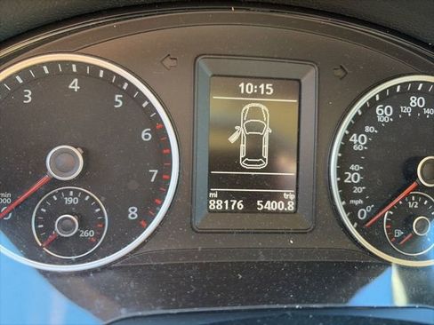 Used 2017 Volkswagen Tiguan S image 11