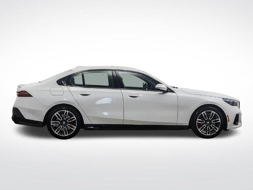 Used 2027 BMW 530i xDrive w/ M Sport Package AWD/4WD image 6