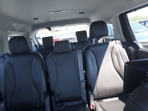 Used 2024 Kia Carnival SX FWD image 13