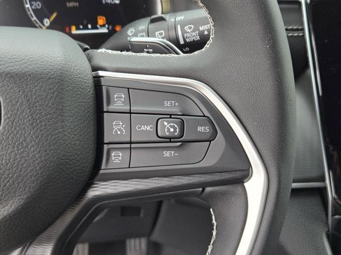 New 2025 Jeep Grand Cherokee L Altitude image 18