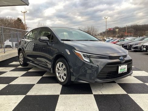 Used 2025 Toyota Corolla LE image 7