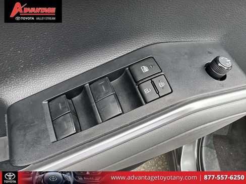 Used 2023 Toyota Highlander XLE AWD/4WD image 22