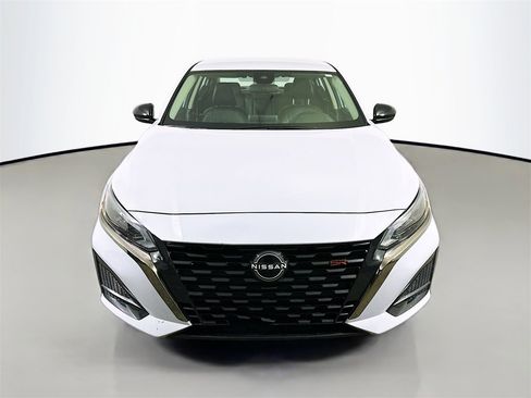 Used 2024 Nissan Altima 2.5 SR image 2