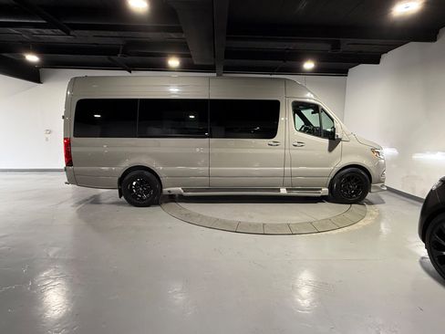 Used 2024 Mercedes-Benz Sprinter 2500 image 9