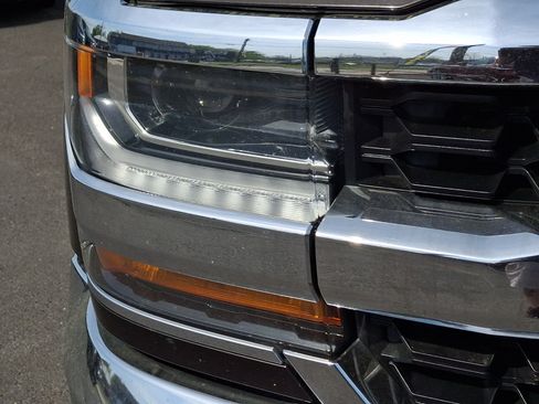 Used 2018 Chevrolet Silverado 1500 LT AWD/4WD image 10