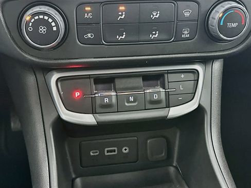 Used 2024 GMC Terrain SLE AWD/4WD image 23